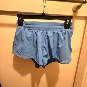 Lululemon Women’s Low Rise Lined 2.5” Blue Shorts in Size 6